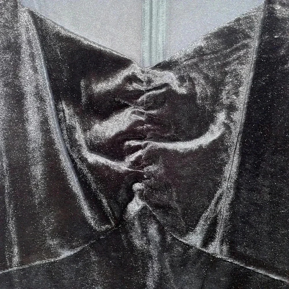 Homrain Velvet Dress- Medium - Picture 6 of 6